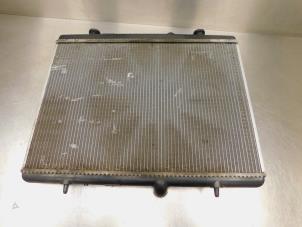 Gebruikte Radiateur Peugeot Partner (GC/GF/GG/GJ/GK) 1.6 HDI 90 Prijs € 14,99 Margeregeling aangeboden door Autodemontagebedrijf de Jong