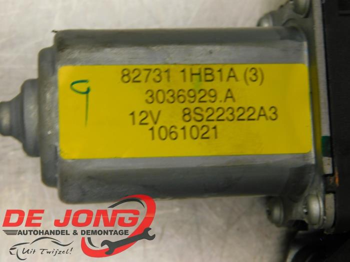 Ruitmechaniek 4Deurs links-voor van een Nissan Micra (K13) 1.2 12V 2015