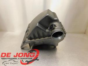 Gebruikte Luchtfilterhuis BMW 5 serie Touring (E61) 523i 24V Prijs € 34,99 Margeregeling aangeboden door Autodemontagebedrijf de Jong