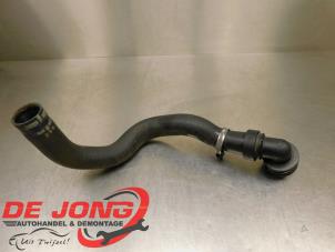 Gebruikte Radiateurslang Citroen Jumpy 2.0 Blue HDI 120 Prijs € 90,75 Inclusief btw aangeboden door Autodemontagebedrijf de Jong