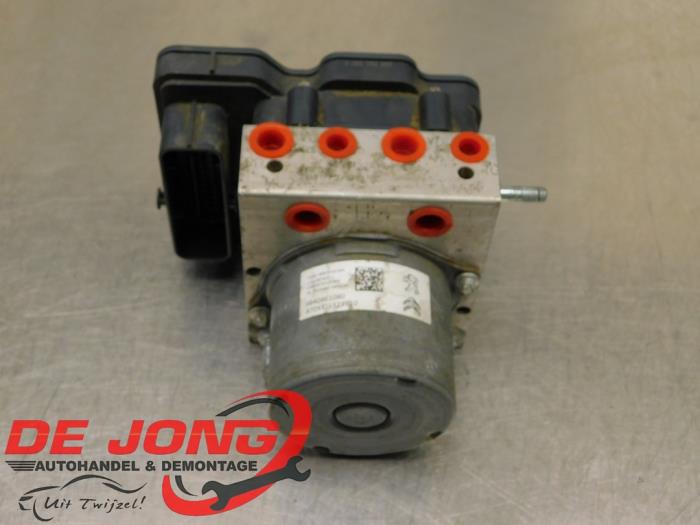 Gebruikte ABS Pomp Opel Vivaro 2.0 CDTI 150 Prijs € 120,88 Inclusief btw aangeboden door Autodemontagebedrijf de Jong