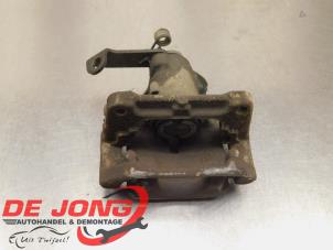 Gebruikte Remklauw (Tang) links-achter Opel Vivaro 2.0 CDTI 150 Prijs € 60,44 Inclusief btw aangeboden door Autodemontagebedrijf de Jong