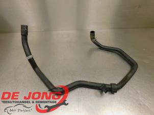 Gebruikte Koelwaterslang Ford Kuga II (DM2) 1.5 EcoBoost 16V 120 Prijs € 30,00 Margeregeling aangeboden door Autodemontagebedrijf de Jong