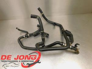 Gebruikte Koelwaterslang Ford Kuga II (DM2) 1.5 EcoBoost 16V 120 Prijs € 50,00 Margeregeling aangeboden door Autodemontagebedrijf de Jong