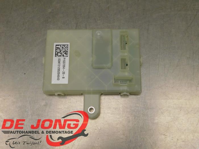 Gebruikte USB module Tesla Model 3 Long Range AWD 75 kWh Prijs € 225,00 Margeregeling aangeboden door Autodemontagebedrijf de Jong