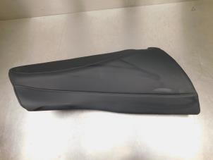 Gebruikte Stoel Bekleding rechts Tesla Model 3 Long Range AWD 75 kWh Prijs € 75,00 Margeregeling aangeboden door Autodemontagebedrijf de Jong