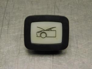 Gebruikte Schakelaar Tesla Model 3 Long Range AWD 75 kWh Prijs € 18,99 Margeregeling aangeboden door Autodemontagebedrijf de Jong