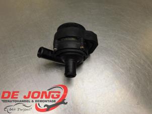 Gebruikte Waterpomp Mercedes ML III (166) 3.0 ML-350 BlueTEC V6 24V 4-Matic Prijs € 64,99 Margeregeling aangeboden door Autodemontagebedrijf de Jong