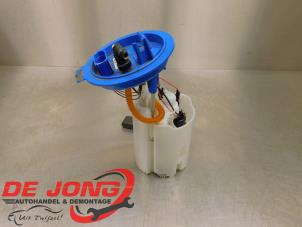 Gebruikte Tank element Pomp Volkswagen Polo VI (AW1) 1.0 MPI 12V Prijs € 64,99 Margeregeling aangeboden door Autodemontagebedrijf de Jong