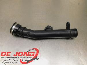 Gebruikte Intercooler Buis Peugeot Partner (EA//EF/EN/EU) 1.5 BlueHDi 100 Prijs € 9,99 Margeregeling aangeboden door Autodemontagebedrijf de Jong