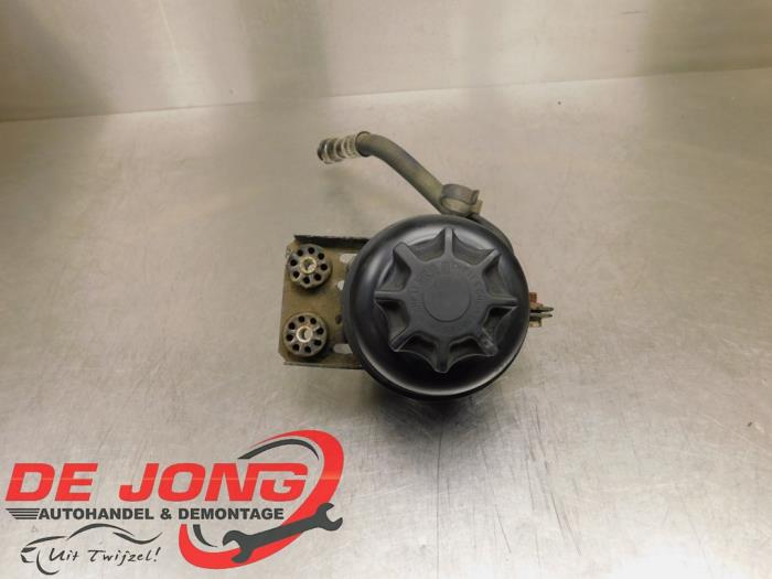 Gebruikte Servo Oliereservoir BMW X1 (E84) xDrive 18d 2.0 16V Prijs € 9,99 Margeregeling aangeboden door Autodemontagebedrijf de Jong
