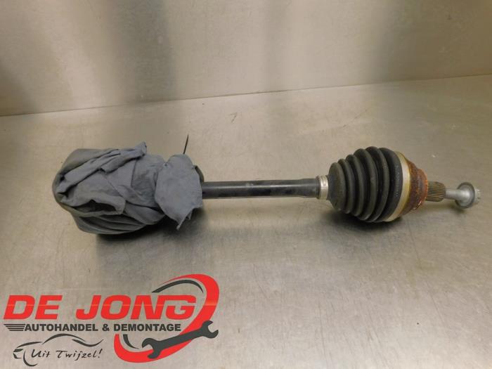 Gebruikte Aandrijfas links-voor Volkswagen Golf VIII (CD1) 1.5 TSI 16V Prijs € 161,15 Margeregeling aangeboden door Autodemontagebedrijf de Jong