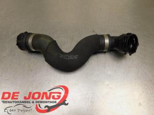 Gebruikte Radiateurslang Audi Q7 (4MB/4MG) 3.0 TDI V6 24V Prijs € 14,99 Margeregeling aangeboden door Autodemontagebedrijf de Jong