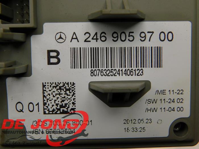 Sleutel+Contactslot van een Mercedes-Benz B (W246,242) 1.6 B-180 BlueEFFICIENCY Turbo 16V 2013