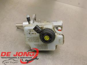 Gebruikte Hoofdremcilinder Volkswagen Caddy IV 2.0 TDI 16V DPF Prijs € 6,99 Margeregeling aangeboden door Autodemontagebedrijf de Jong