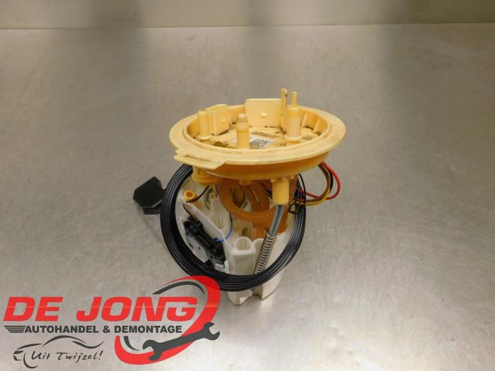 Gebruikte Tank element Pomp Volkswagen Touran (5T1) 1.6 TDI Prijs € 84,99 Margeregeling aangeboden door Autodemontagebedrijf de Jong