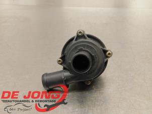 Gebruikte Waterpomp Volkswagen Touran (5T1) 1.6 TDI Prijs € 28,99 Margeregeling aangeboden door Autodemontagebedrijf de Jong