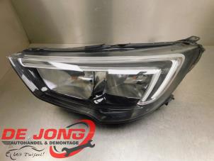 Gebruikte Koplamp links Opel Crossland (X) 1.2 Turbo 12V Euro 6 Prijs € 224,99 Margeregeling aangeboden door Autodemontagebedrijf de Jong