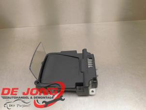 Gebruikte Head-up display Opel Crossland (X) 1.2 Turbo 12V Euro 6 Prijs € 367,45 Margeregeling aangeboden door Autodemontagebedrijf de Jong