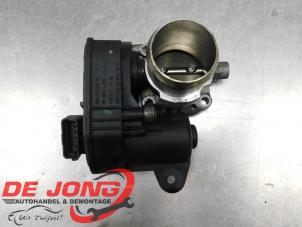 Gebruikte Gasklephuis Peugeot 308 SW (L4/L9/LC/LJ/LR) 1.2 12V e-THP Prijs € 19,95 Margeregeling aangeboden door Autodemontagebedrijf de Jong