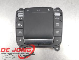 Gebruikte MMI schakelaar Mercedes GLB (247.6) 2.0 GLB-220d 4-Matic Prijs € 144,95 Margeregeling aangeboden door Autodemontagebedrijf de Jong