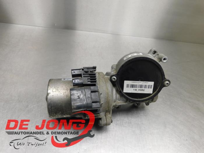 Stuurbekrachtiging Pomp van een Mercedes-Benz CLA (118.3) 1.3 CLA-180 Turbo 16V 2020