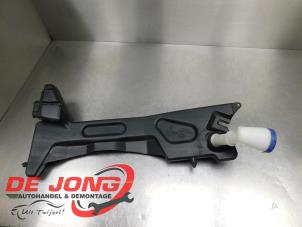 Gebruikte Ruitensproeiertank voor Citroen C4 Grand Picasso (3A) 1.6 HDiF 16V 115 Prijs € 24,99 Margeregeling aangeboden door Autodemontagebedrijf de Jong