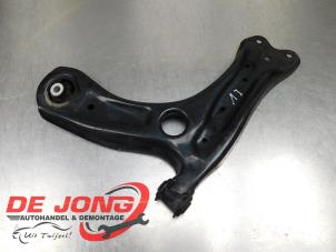 Gebruikte Triangel links-voor Skoda Fabia III Combi (NJ5) 1.2 TSI 16V Greentech Prijs € 14,95 Margeregeling aangeboden door Autodemontagebedrijf de Jong