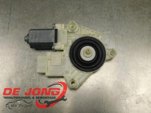 Gebruikte Motor electrisch raam Skoda Fabia III Combi (NJ5) 1.2 TSI 16V Greentech Prijs € 19,99 Margeregeling aangeboden door Autodemontagebedrijf de Jong