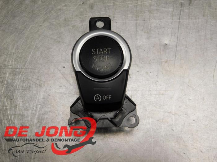 Start/Stop schakelaar van een BMW 5 serie Touring (F11) M550d xDrive 24V 2014