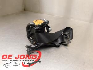 Gebruikte Veiligheidsgordel links-voor Mercedes B (W246) 1.6 B-180 BlueEFFICIENCY Turbo 16V Prijs € 69,90 Margeregeling aangeboden door Autodemontagebedrijf de Jong