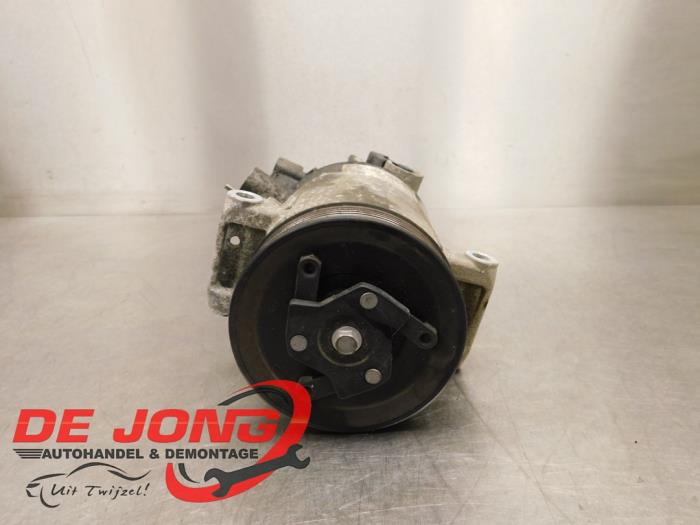Aircopomp van een Volkswagen Polo V (6R) 1.4 TDI 12V 90 2014