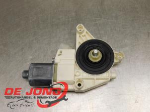 Gebruikte Motor electrisch raam Mercedes GLK (204.7/9) 3.5 350 V6 24V 4-Matic Prijs € 7,45 Margeregeling aangeboden door Autodemontagebedrijf de Jong