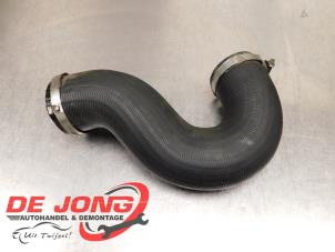 Gebruikte Intercooler Slang Volkswagen Touareg (7PA/PH) 3.0 TDI V6 24V BlueMotion Technology DPF Prijs € 23,99 Margeregeling aangeboden door Autodemontagebedrijf de Jong
