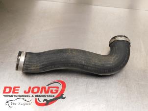 Gebruikte Intercooler Slang Volkswagen Touareg (7PA/PH) 3.0 TDI V6 24V BlueMotion Technology DPF Prijs € 23,99 Margeregeling aangeboden door Autodemontagebedrijf de Jong