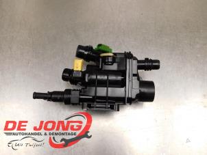Gebruikte Thermostaathuis Opel Grandland (X) 1.2 Turbo 12V Prijs € 34,99 Margeregeling aangeboden door Autodemontagebedrijf de Jong