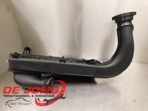 Gebruikte Luchtfilterhuis Mercedes C Estate (S205) C-180 BlueTEC, C-180 d 1.6 16V Prijs € 60,45 Margeregeling aangeboden door Autodemontagebedrijf de Jong