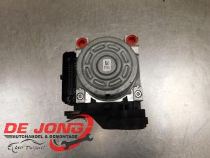 Gebruikte ABS Pomp Volkswagen Passat Variant (3G5) 2.0 TDI 16V 150 Prijs € 169,99 Margeregeling aangeboden door Autodemontagebedrijf de Jong