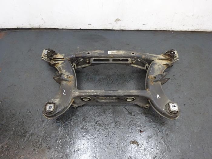 Gebruikte Subframe Mercedes GLK (204.7/9) 2.2 220 CDI 16V BlueEfficiency 4-Matic Prijs € 250,00 Margeregeling aangeboden door Autodemontagebedrijf de Jong
