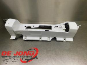 Gebruikte Achterlichtrand links Opel Vivaro 1.6 CDTI 90 Prijs € 31,45 Margeregeling aangeboden door Autodemontagebedrijf de Jong