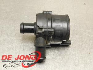 Gebruikte Waterpomp Skoda Superb Combi (3V5) 1.6 TDI Prijs € 9,95 Margeregeling aangeboden door Autodemontagebedrijf de Jong