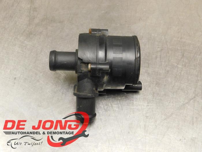 Gebruikte Waterpomp Volkswagen Touran (5T1) 1.6 TDI SCR BlueMotion Technology Prijs € 9,95 Margeregeling aangeboden door Autodemontagebedrijf de Jong