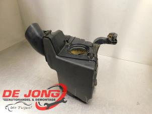 Gebruikte Luchtfilterhuis Ford Focus 3 Wagon 1.6 TDCi ECOnetic Prijs € 24,90 Margeregeling aangeboden door Autodemontagebedrijf de Jong