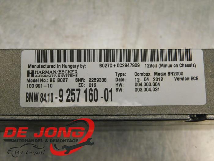 Telefoon Module van een BMW 5 serie Touring (F11) M550d xDrive 24V 2014