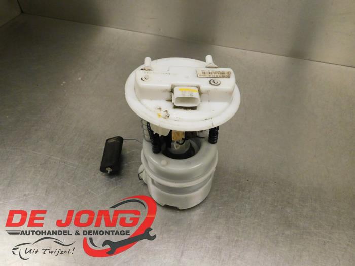 Gebruikte Brandstofpomp Elektrisch Renault Clio IV (5R) 0.9 Energy TCE 75 12V Prijs € 18,99 Margeregeling aangeboden door Autodemontagebedrijf de Jong