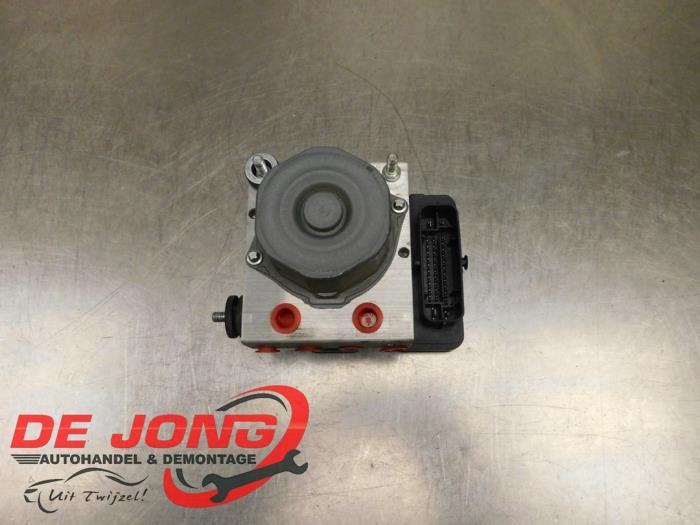 ABS Pomp van een Renault Clio IV (5R) 0.9 Energy TCE 75 12V 2020