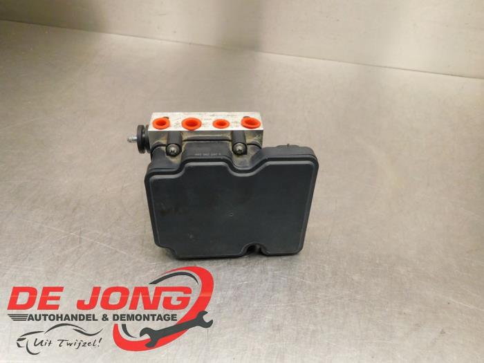 ABS Pomp van een Renault Clio IV (5R) 0.9 Energy TCE 75 12V 2020