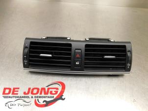 Gebruikte Luchtrooster Dashboard BMW X5 (E70) xDrive 35d 3.0 24V Prijs € 44,99 Margeregeling aangeboden door Autodemontagebedrijf de Jong
