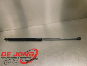 Gebruikte Achterklepdemper rechts-achter Landrover Range Rover Sport (LW) 3.0 TDV6 Prijs € 25,00 Margeregeling aangeboden door Autodemontagebedrijf de Jong