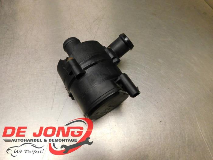 Gebruikte Waterpomp Volkswagen Caddy IV 2.0 TDI 150 Prijs € 9,95 Margeregeling aangeboden door Autodemontagebedrijf de Jong